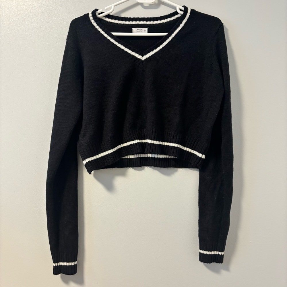 Ardene Black V-Neck Sweater with White Accents XS-S